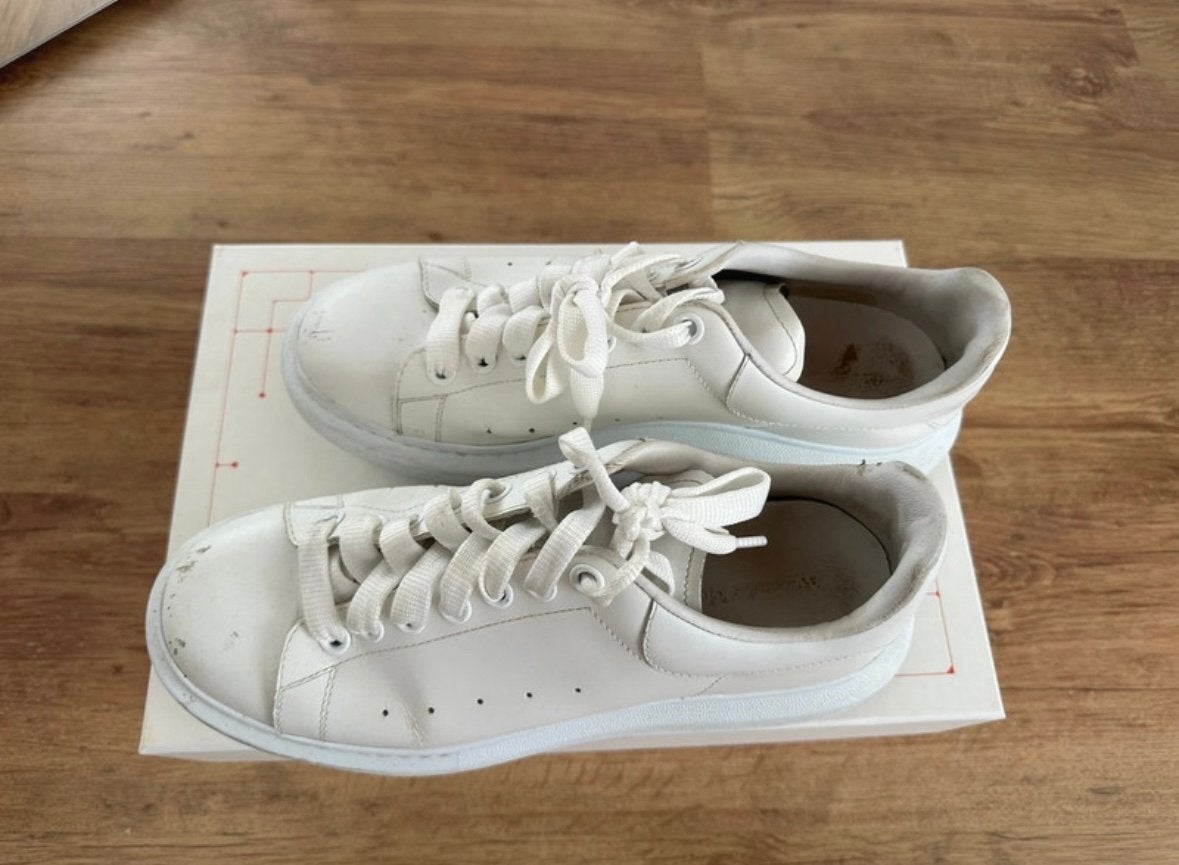 Alexander McQueen Sneakers - Maat 42, Kleding | Heren, Schoenen, Ophalen of Verzenden, Gedragen, Wit, Sneakers of Gympen