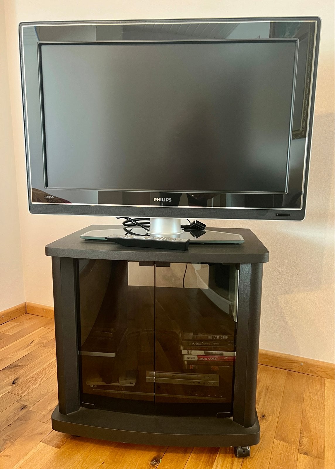 Philips 32 inch LCD Televisie - Ambilight en TV meubel, Ophalen, Philips, Gebruikt, 50 Hz