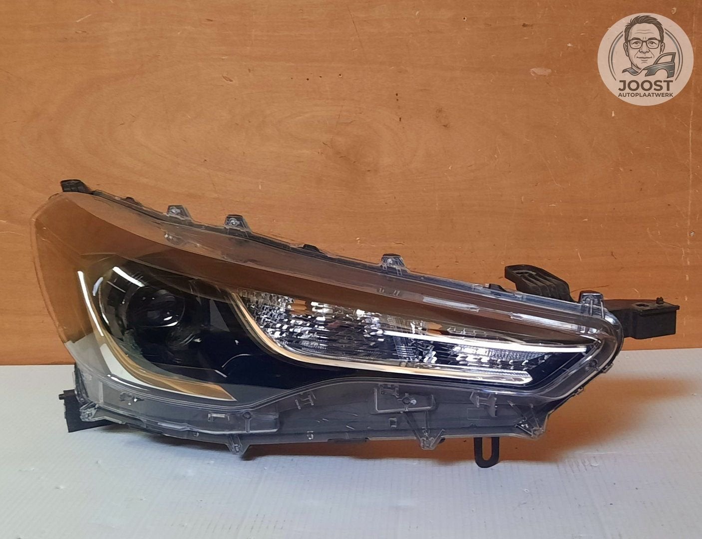Koplamp rechts LED Toyota Corolla Cross v.a 2022 81130-16830, Gebruikt, -, Ophalen of Verzenden, Toyota
