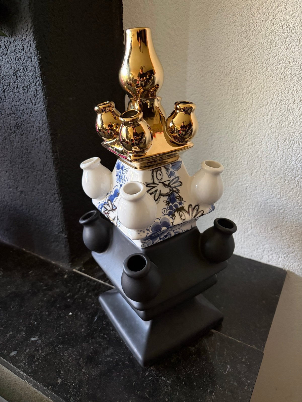 Stapelgekte Tulpenvaas - Delfts Blauw met Goud en Zwart, Huis en Inrichting, Woonaccessoires | Vazen, Meerkleurig, Nieuw, Ophalen of Verzenden