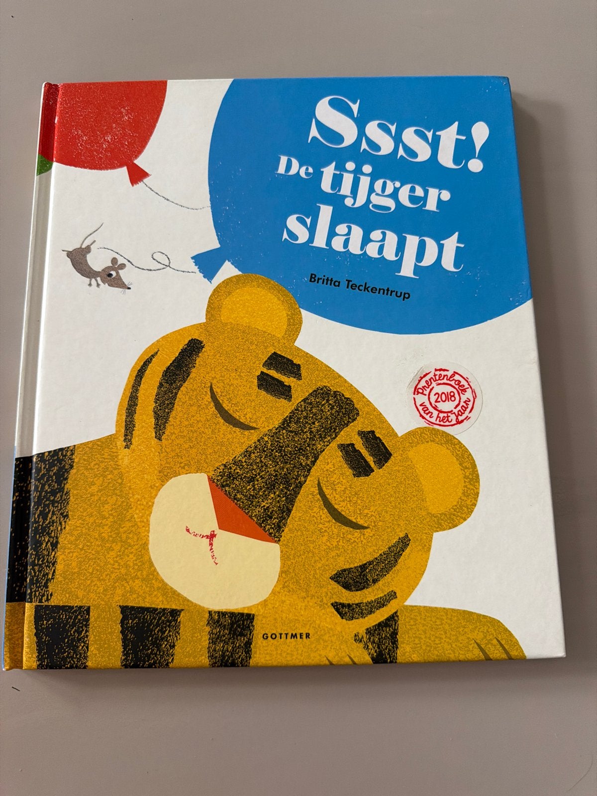 Sssst! De tijger slaapt - Britta Teckentrup (Prentenboek), Boeken, Jongen of Meisje, Ophalen of Verzenden, Zo goed als nieuw, Voorleesboek