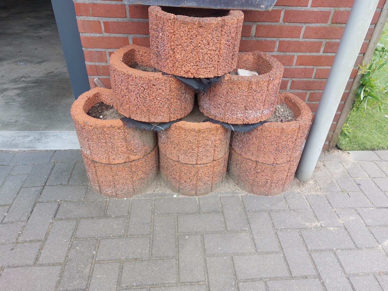 12 stenen GRATIS, Tuin en Terras, Bloembakken en Plantenbakken, Ophalen, Rond, Steen, Minder dan 30 cm