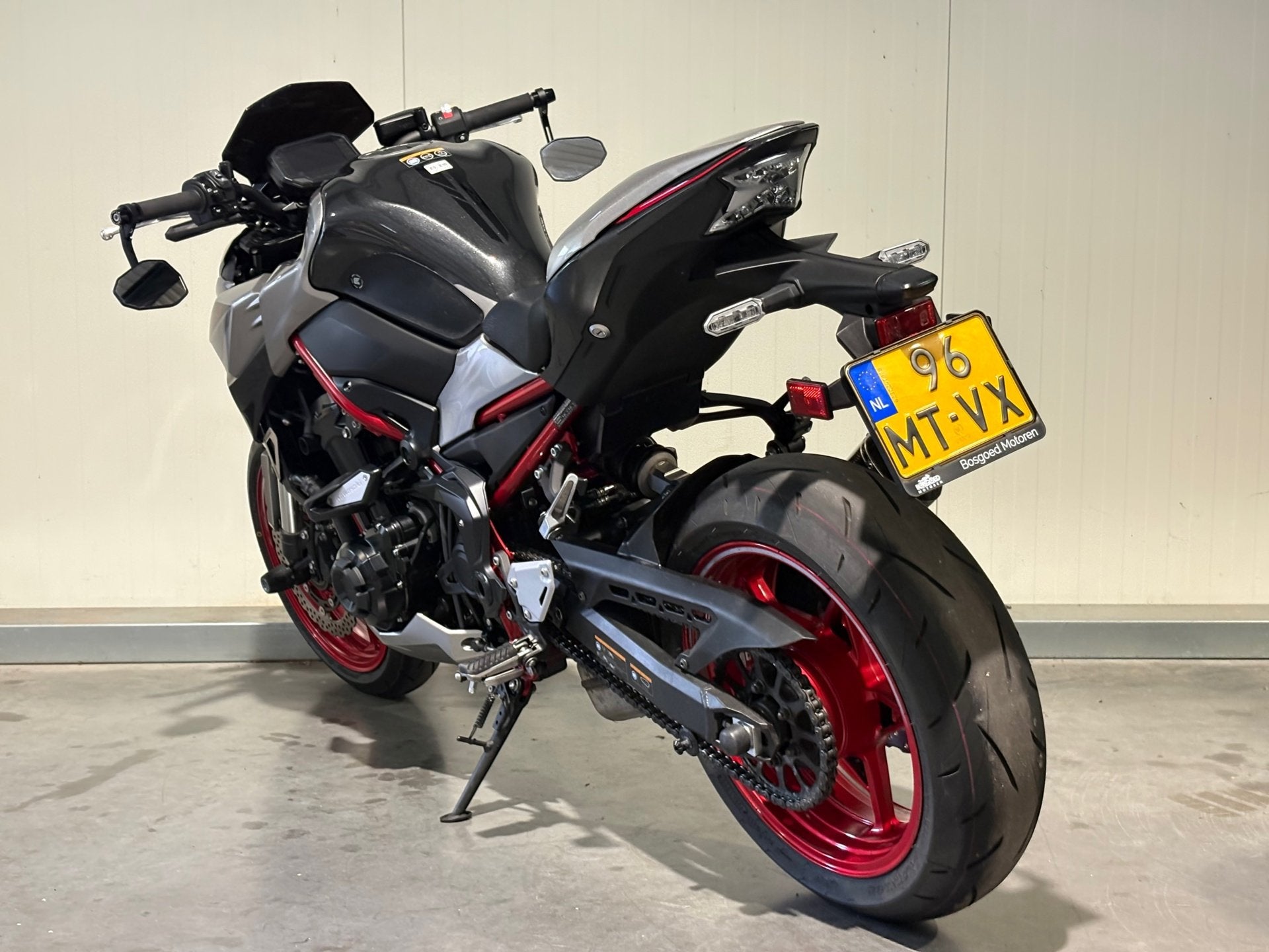 Kawasaki Z900 Performance | Akrapovic | 03-2028 garantie, Info@kawasaki.eu, Jacobus Spijkerdreef 3
2132 PZ  Hoofddorp, NL, 948 cc