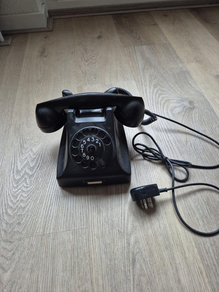 Oude telefoon. Merk: ericsson!, Ophalen