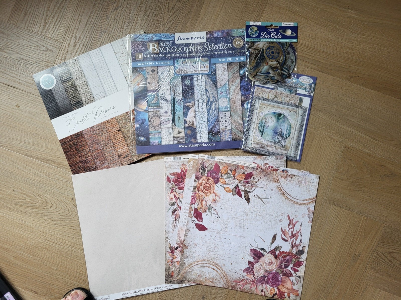 Stamperia papierset en embellishments. Craft Papers papierse, Hobby en Vrije tijd, Ophalen of Verzenden, Nieuw, Frame of Mal, Overige merken