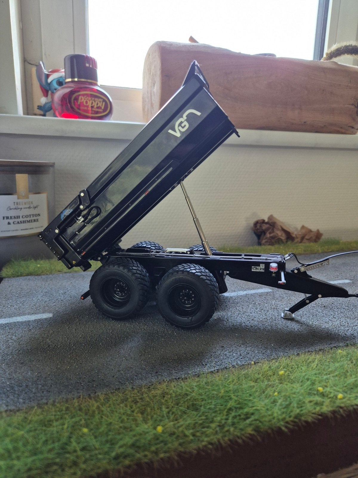Zwarte vgm kieper 1:32, Hobby en Vrije tijd, Modelauto's | 1:32, Ophalen of Verzenden, Zo goed als nieuw