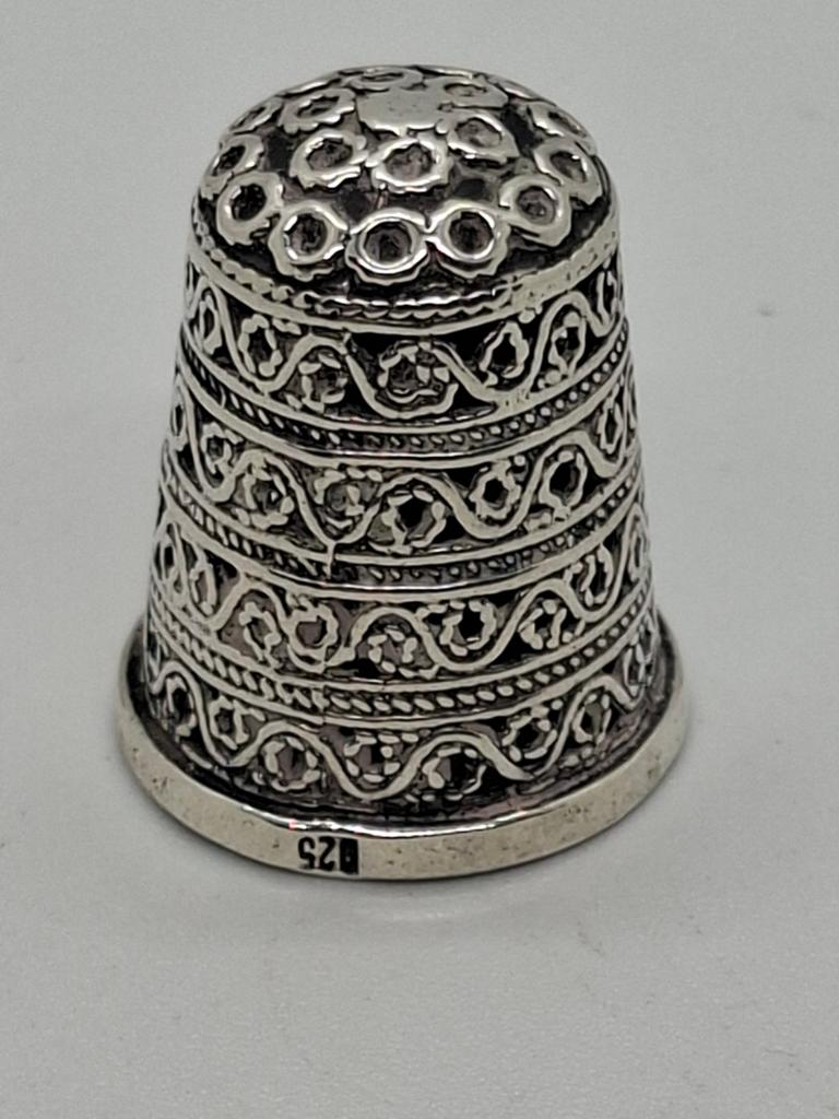 Zilveren Filigraan Vingerhoed Handwerk - ca. 2 cm, Verzamelen, Vingerhoedjes, Ophalen of Verzenden