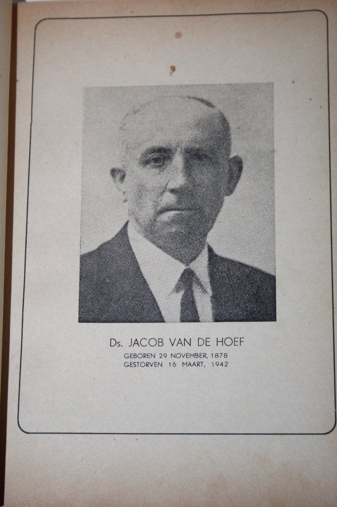 Ter gedachtenis aan Ds. Jacob van de Hoef (met portret), Ophalen of Verzenden, Gelezen, Christendom | Protestants