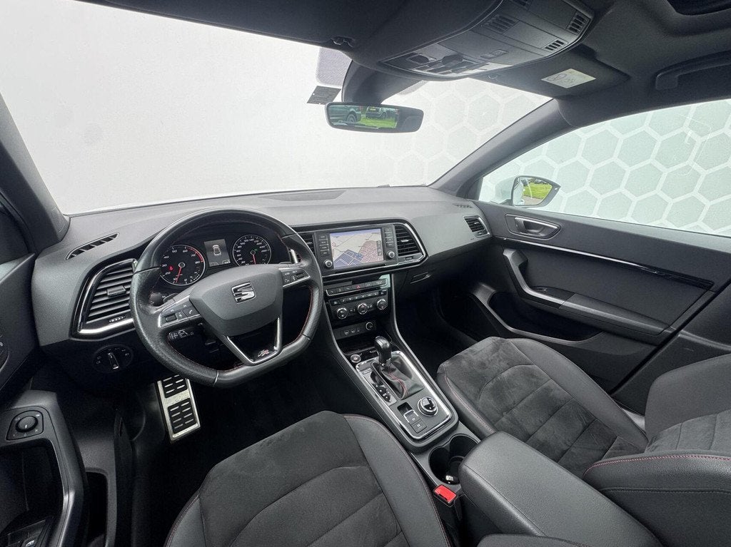 Seat Ateca 2.0 TSI FR 4DRIVE Panoramadak 360 Camera Carplay, Auto's, Automaat, Gebruikt, Ateca, Wit