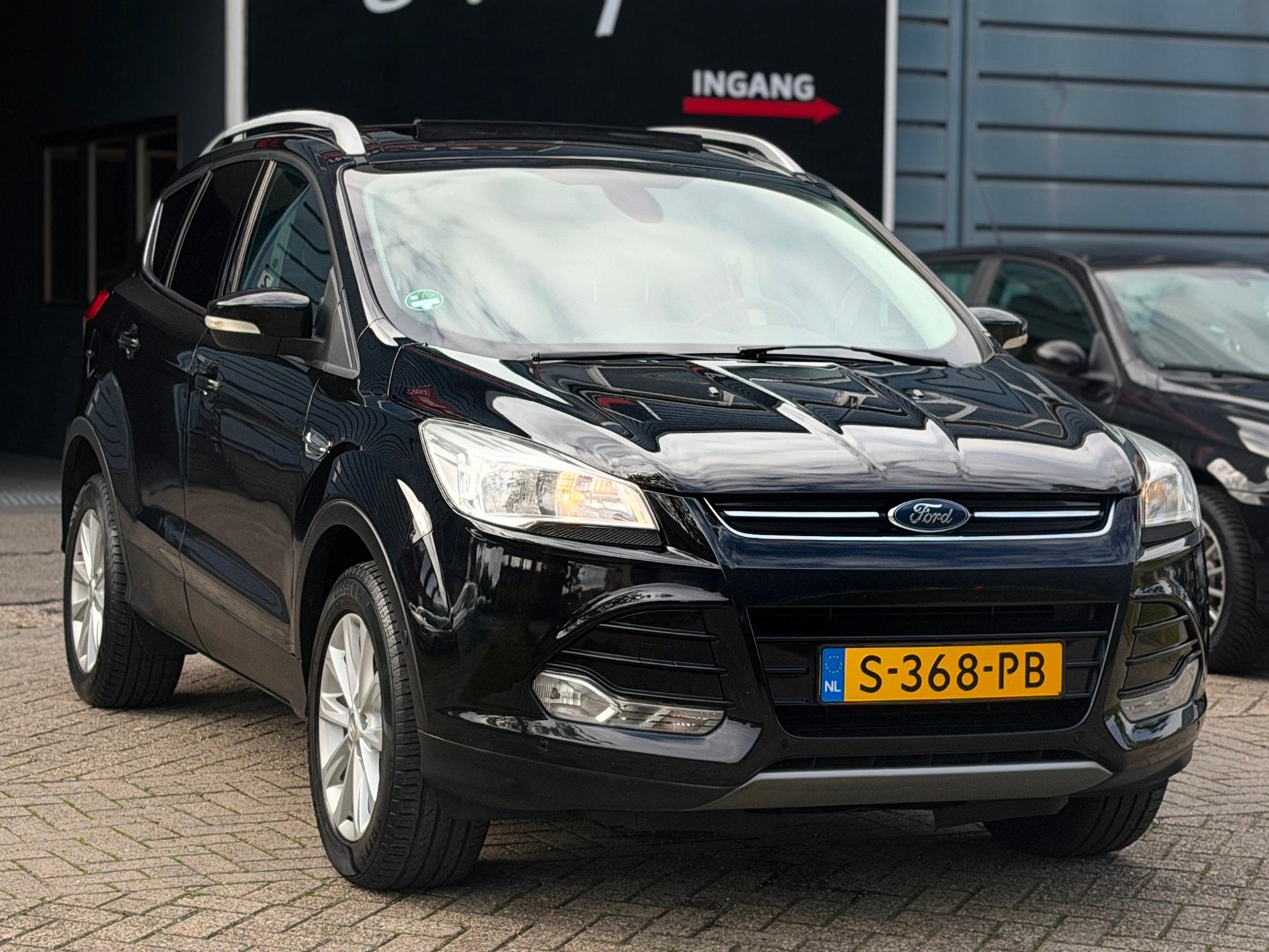 Foto 3 van Ford Kuga 1.5 Titanium PANO/NAVI/KEYLESS-GO/LEDER/CRUISE | K