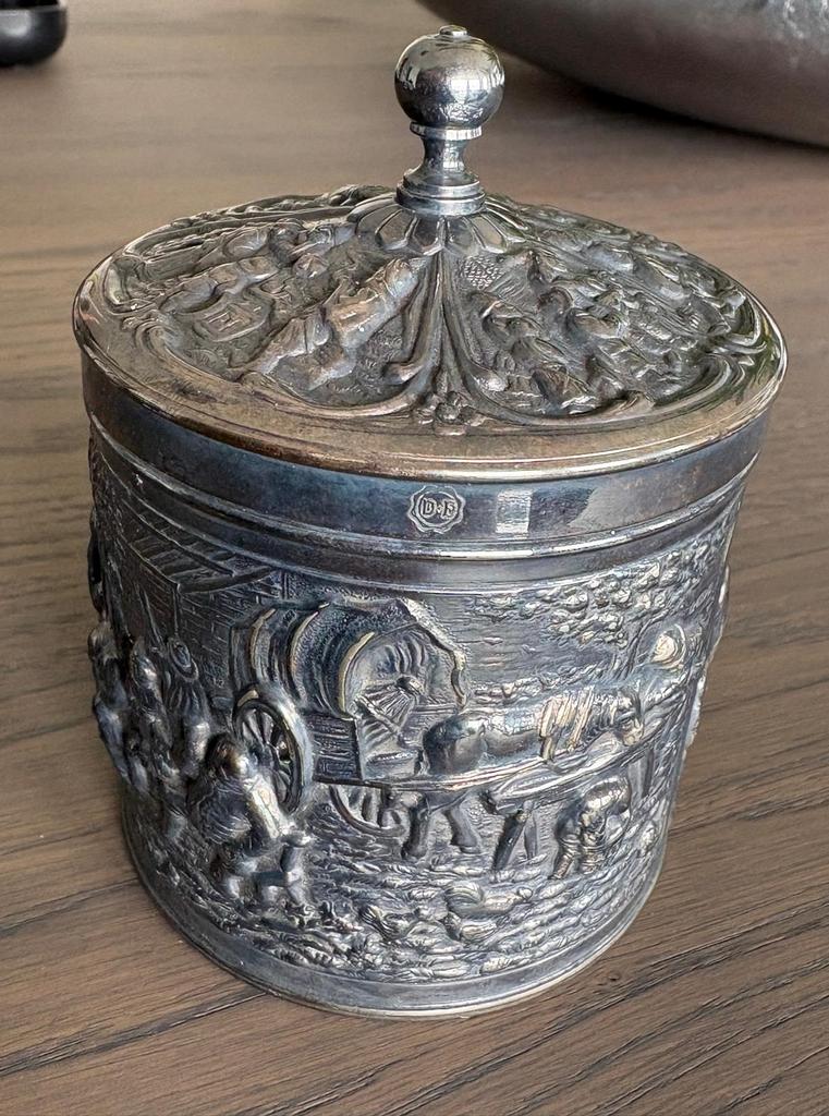 Antieke verzilverde DE theebus met Reliëfdecoratie, Antiek en Kunst, Ophalen, Zilver