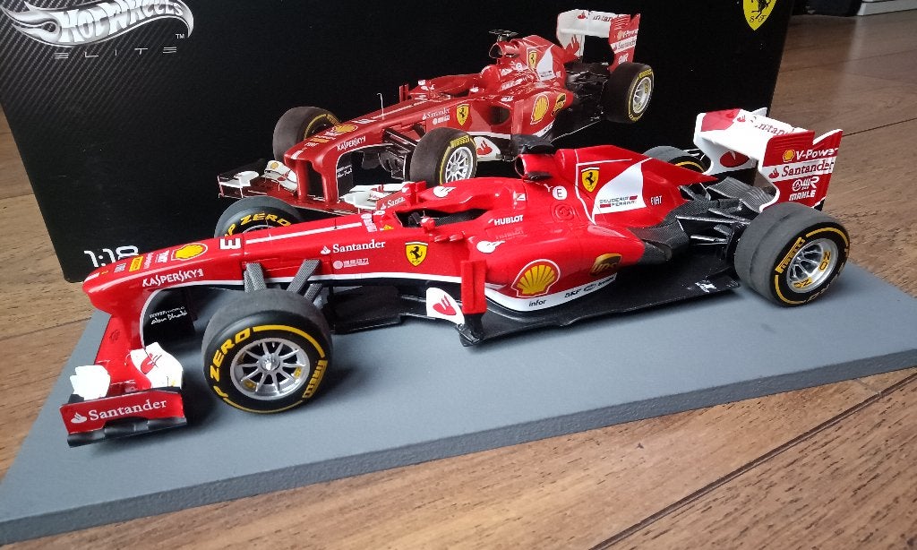 Ferrari F138 Fernando Alonso Hot Wheels Elite F1 1/18, Ophalen of Verzenden, Zo goed als nieuw, Auto, Hot Wheels