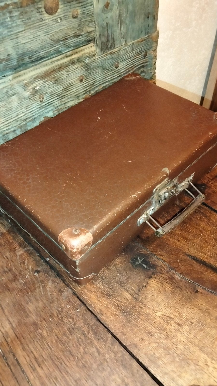 Leuk klein brocante koffertje koffer, Sieraden, Tassen en Uiterlijk, Koffers, Gebruikt, Hard kunststof, ., Minder dan 50 cm