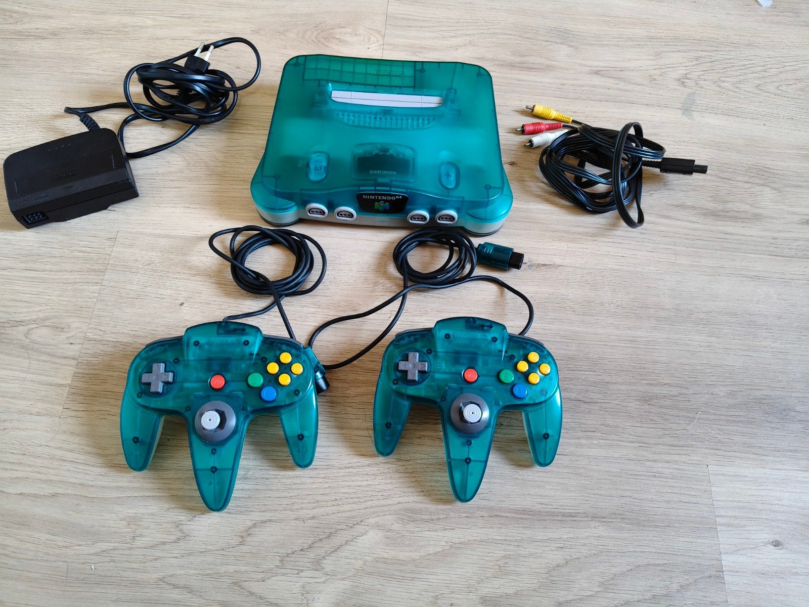 N64 Clear Blue Console met 2 Controllers - Getest & Werkend, Spelcomputers en Games, Spelcomputers | Nintendo 64, Ophalen of Verzenden