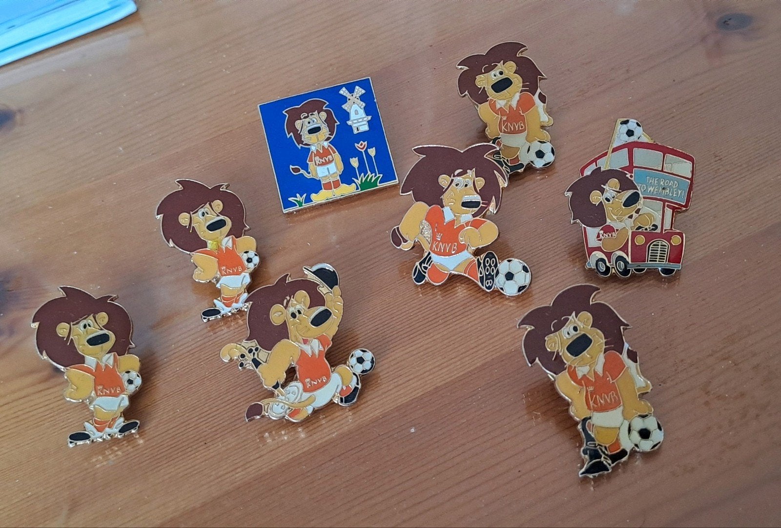 Verzameling KNVB Leeuw Speldjes - Voetbal Pins, Ophalen of Verzenden, Zo goed als nieuw, Sport