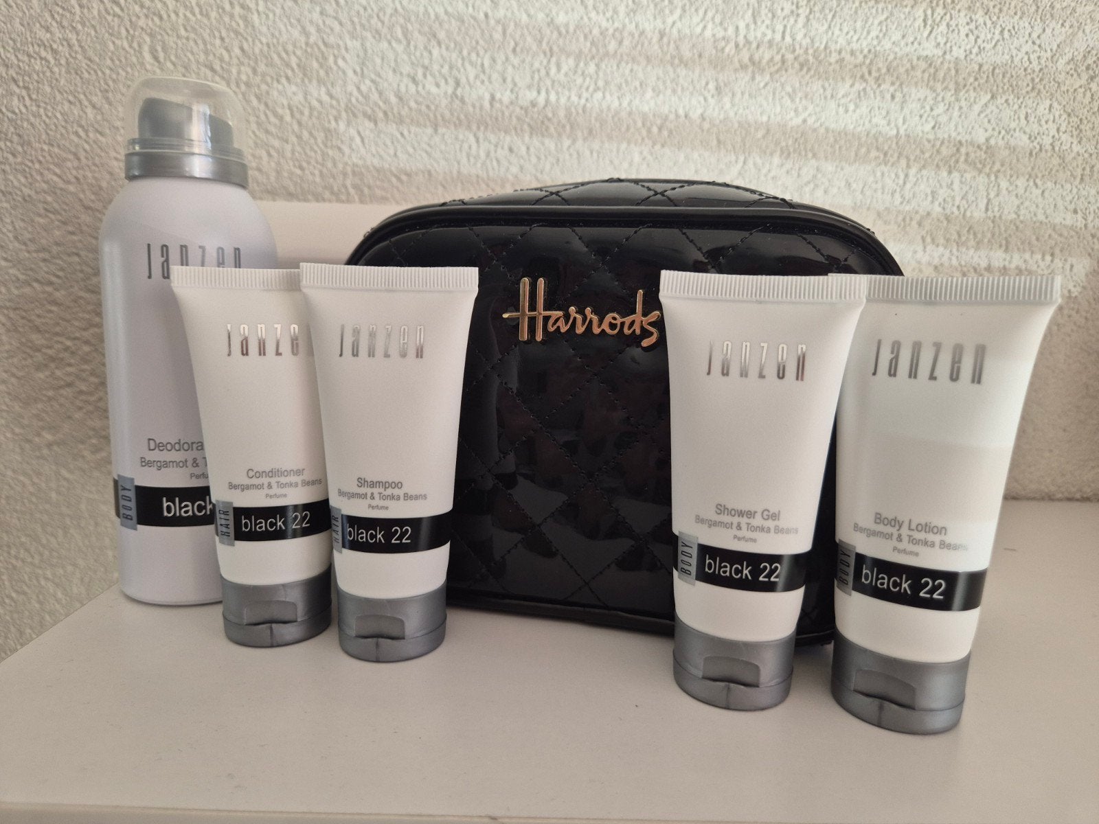Janzen Black 22 Reisset met Harrods toilettas, Sieraden, Tassen en Uiterlijk, Ophalen of Verzenden, Nieuw, Bad & Douche