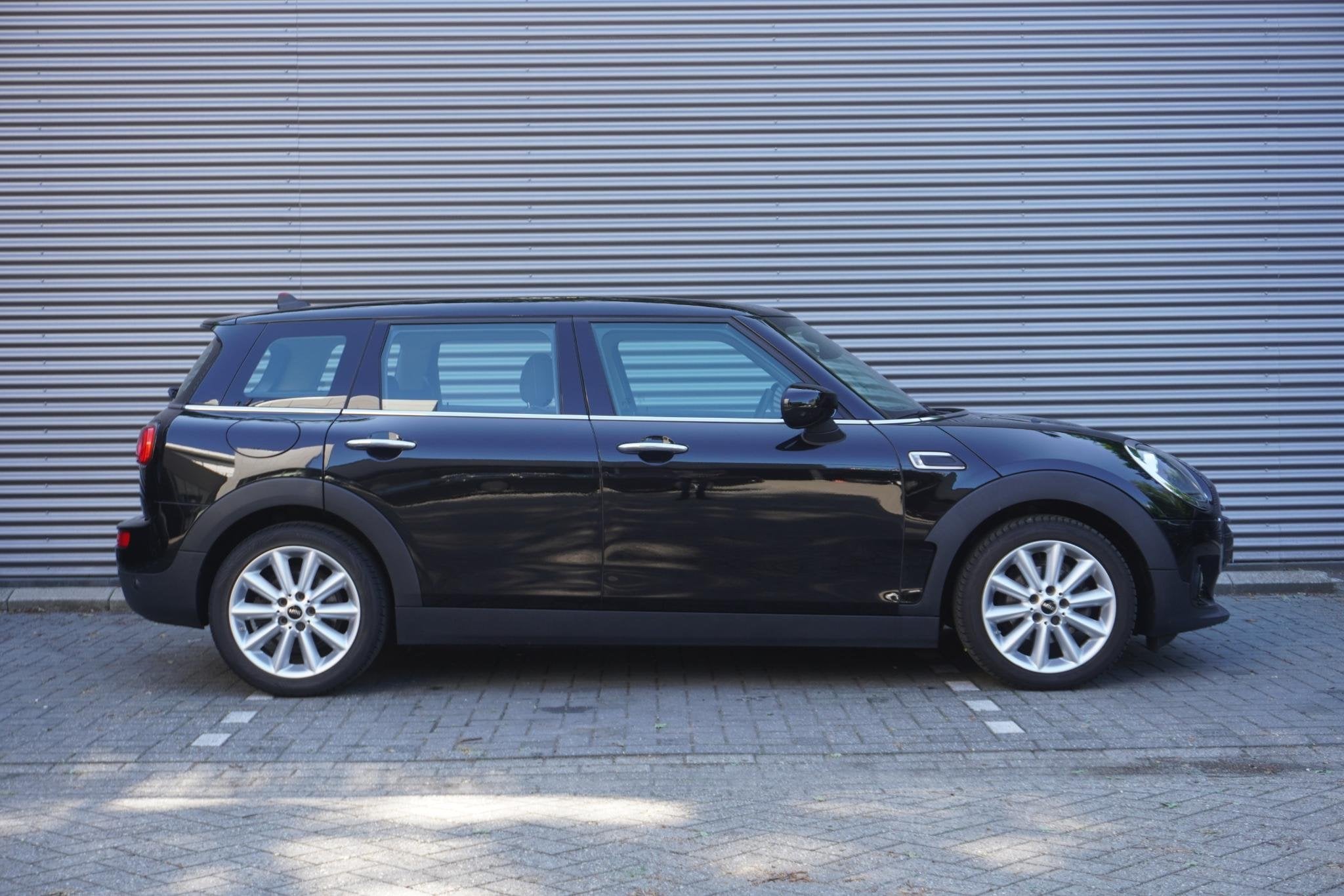 MINI Clubman One | Salt | 17" LM Vent Spoke | Cruise Control, Auto's, Mini, Gebruikt, Met garantie (alle), Parkeersensor, Zwart