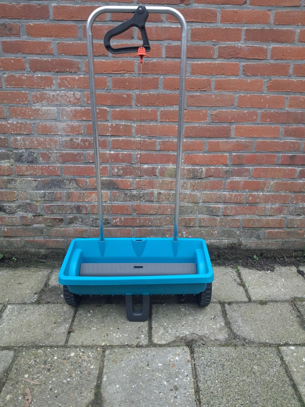 gardena strooiwagen / mest strooier, Ophalen