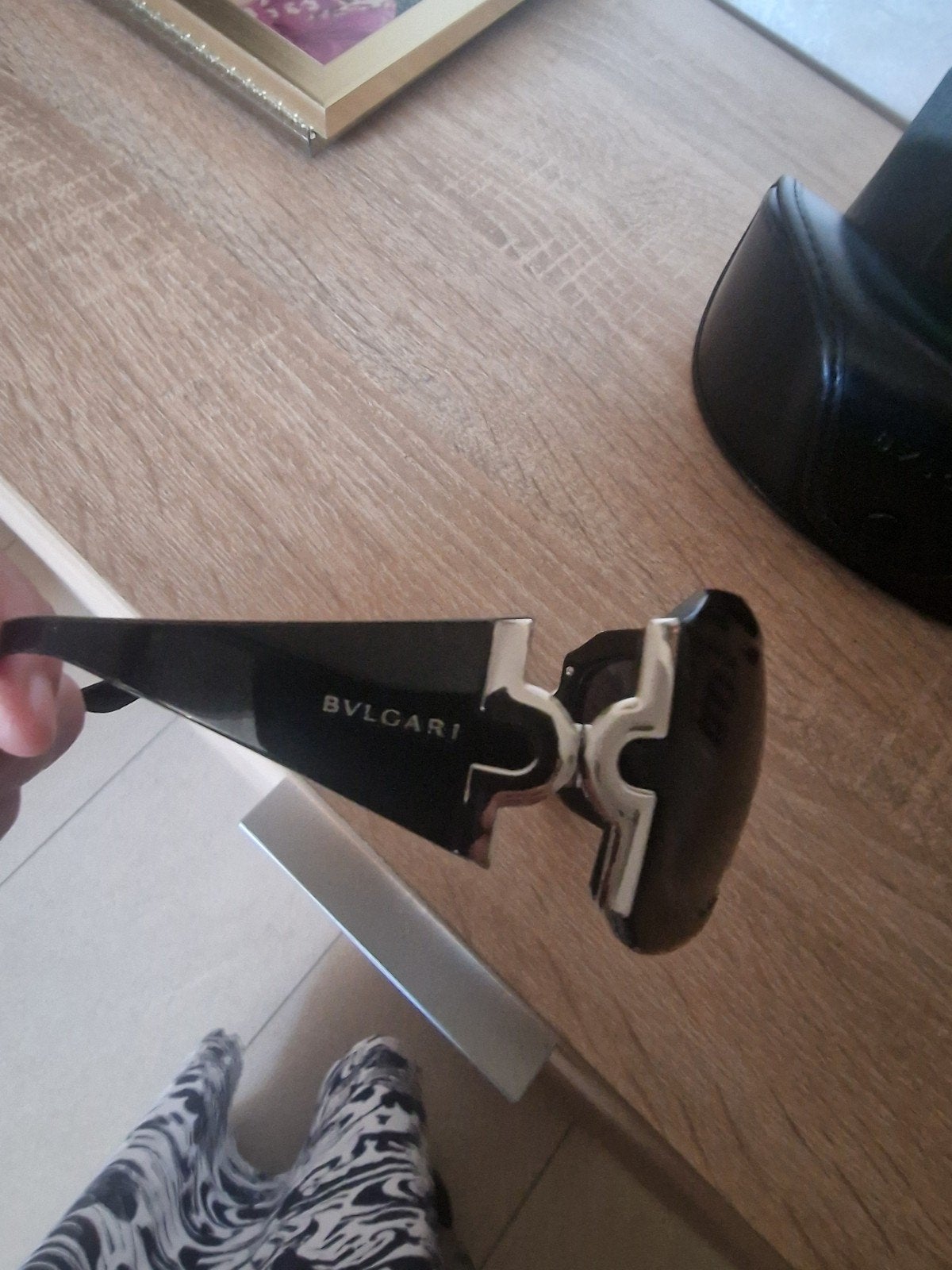 Bvlgari zonnebril met koker, Ophalen