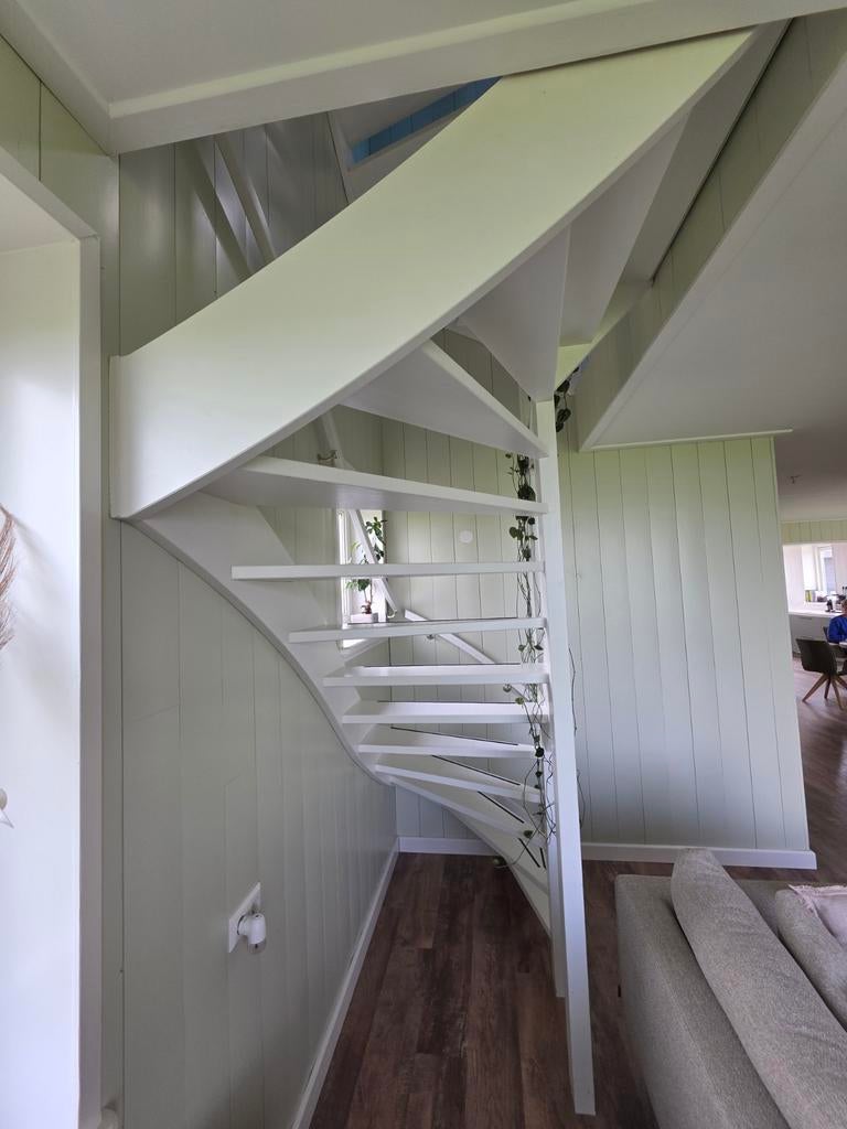 Houten trap naar 1e en 2e verdieping binnentrap, Doe-het-zelf en Verbouw, Ladders en Trappen, Gebruikt, Trap, 4 meter of meer