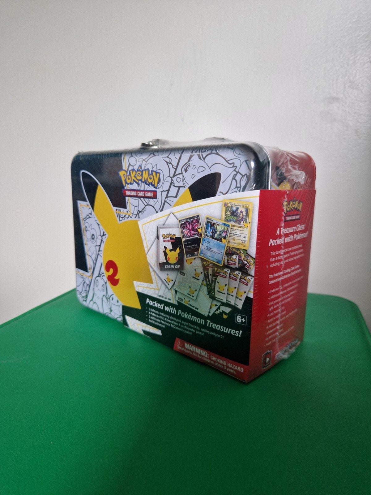Pokémon 25th Celebrations Chest, Ophalen of Verzenden, Nieuw, Booster