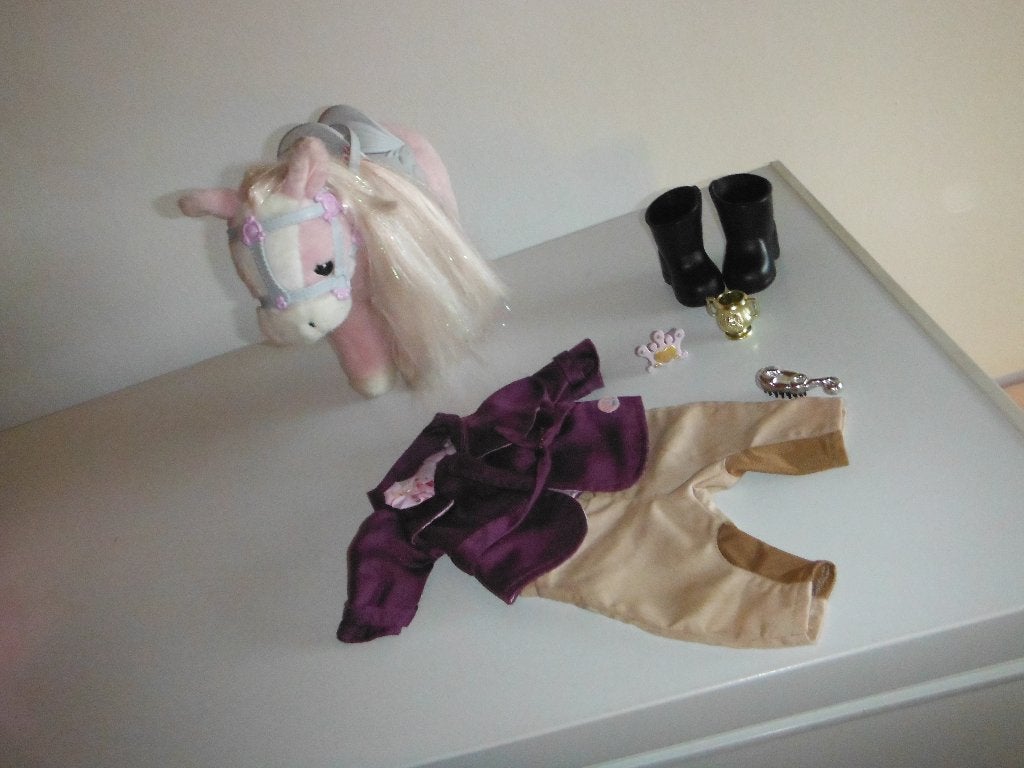 baby born paard met geluid + paardrijkleding, Ophalen, Zo goed als nieuw, Babypop
