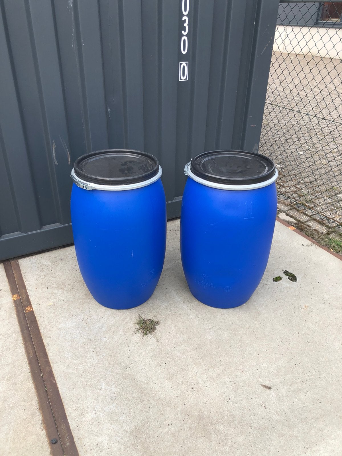 Blaauwe plastic vaten, Tuin en Terras, Regentonnen, 75 tot 150 liter, Ophalen of Verzenden, Zo goed als nieuw