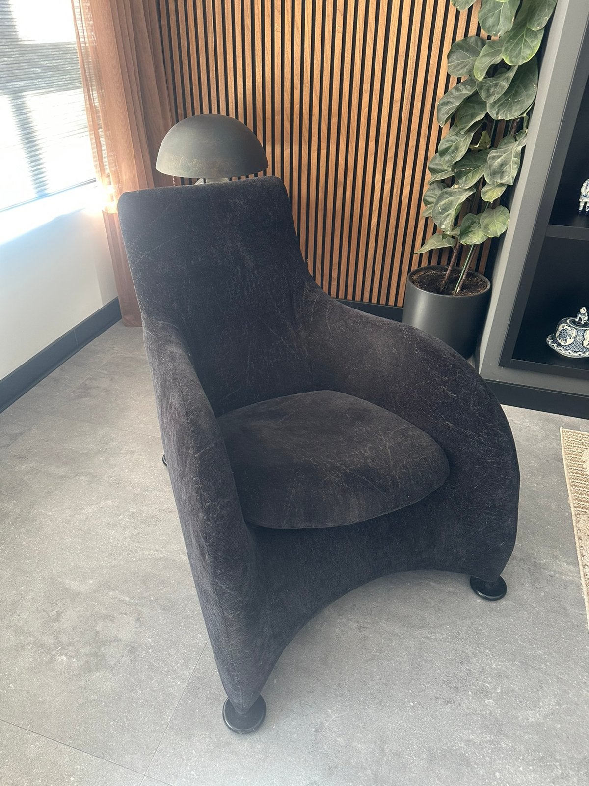 Design Fauteuil zwart gestoffeerd, Ophalen, Zo goed als nieuw, 75 tot 100 cm, 50 tot 75 cm