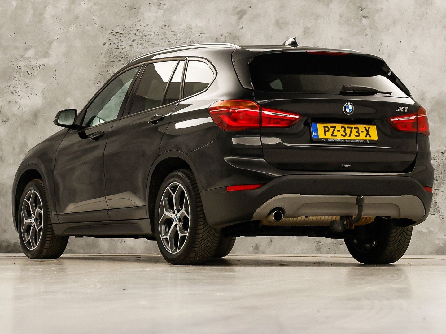 BMW X1 sDrive18i Sport High Executive 140Pk Automaat (PANORA, Auto's, 12 maanden, Automatische klimaatregeling, Zwart, 3 cilinders