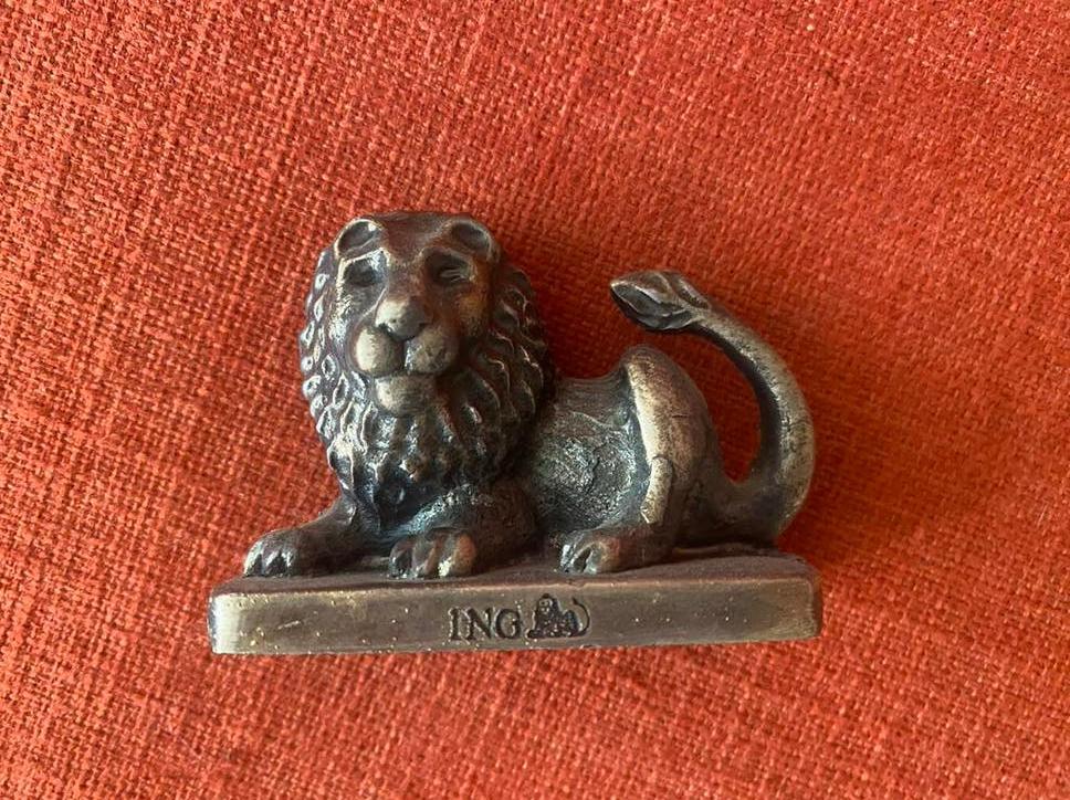 ING leeuw - presse papier - metaal, Verzamelen, Ophalen of Verzenden, Zo goed als nieuw