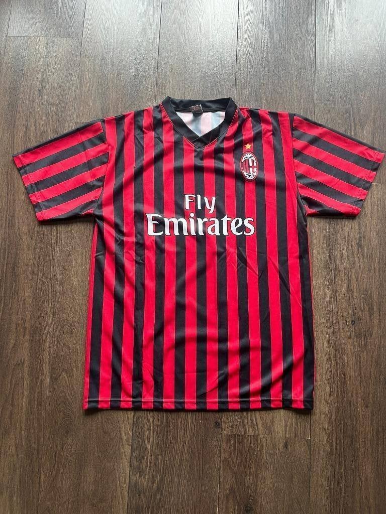 AC Milan voetbalshirt maat M, Sport en Fitness, Voetbal, Ophalen of Verzenden, Zo goed als nieuw, Shirt
