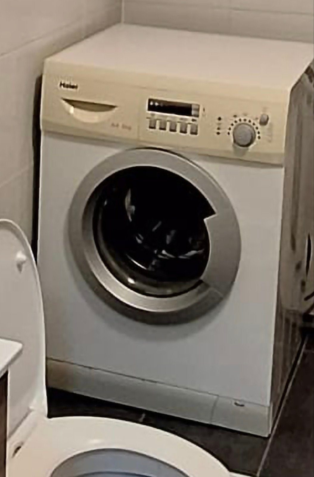 Gratis Hayer Wasmachine 7kg - Gebruikt maar werkt perfect, Witgoed en Apparatuur, Wasmachines, Ophalen, Gebruikt, Voorlader, 85 tot 90 cm
