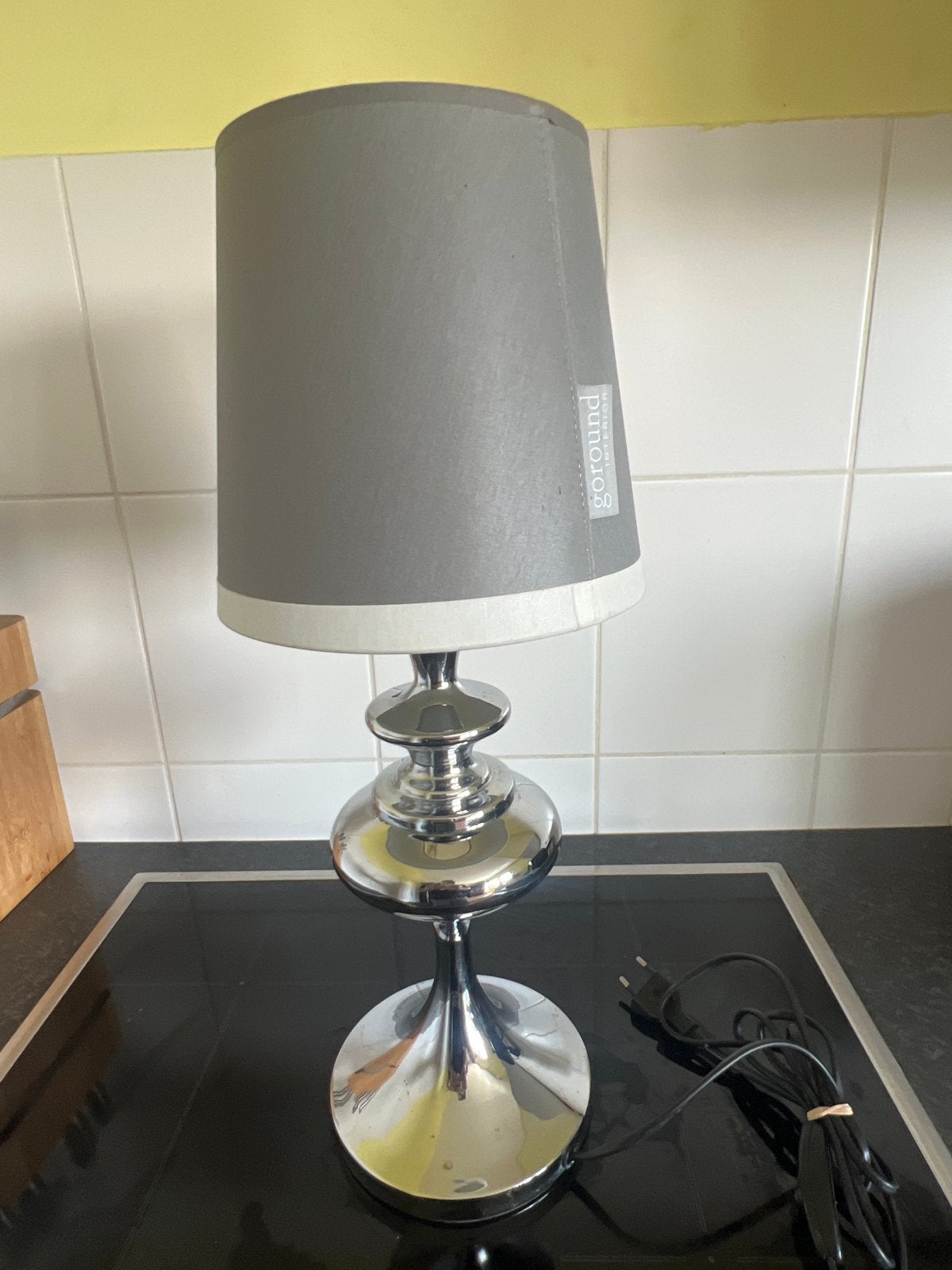 Stijlvolle tafellamp met grijze kap, Ophalen of Verzenden, Zo goed als nieuw, Metaal, 50 tot 75 cm