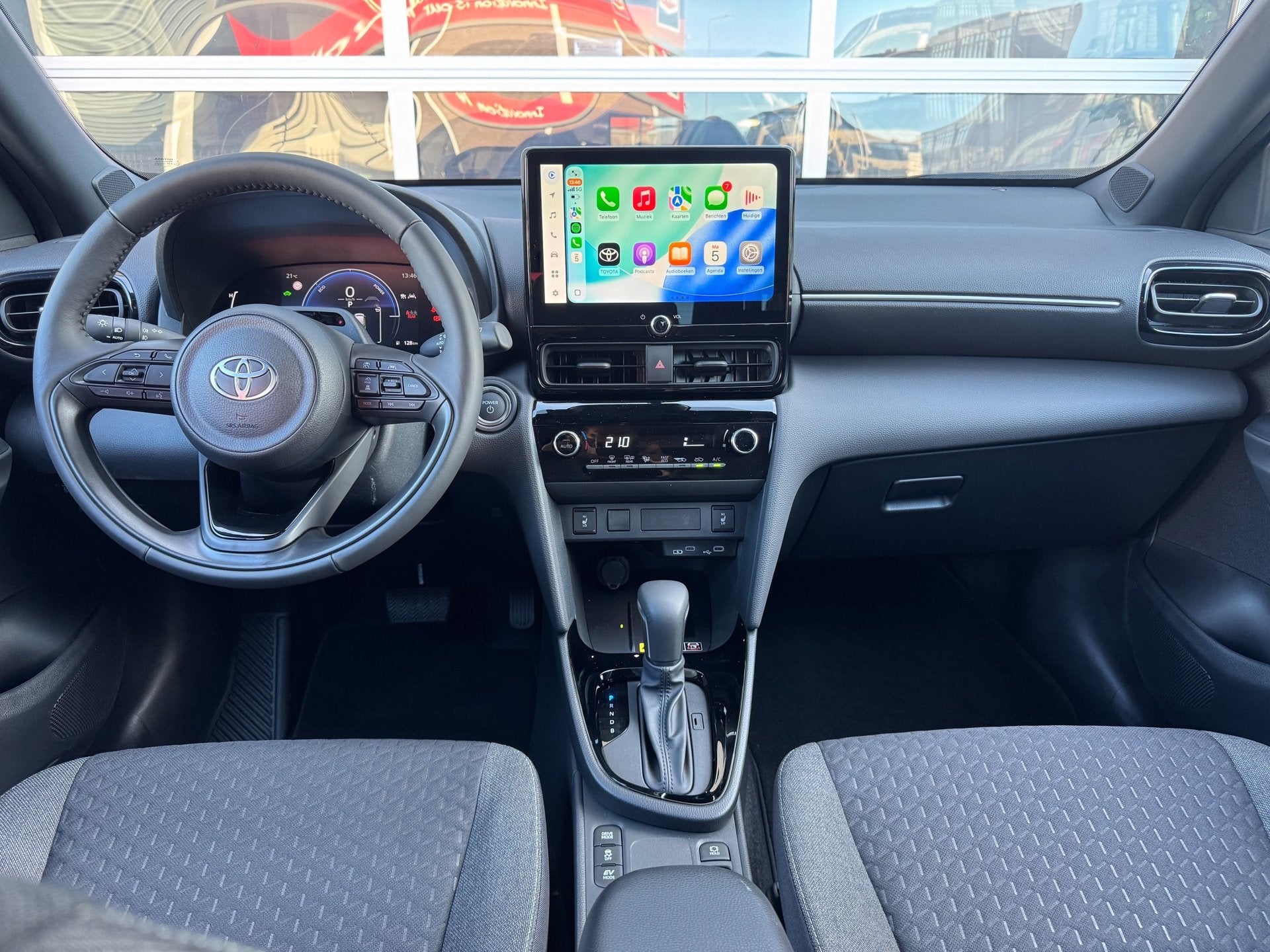 Toyota Yaris Cross 1.5 Hybrid 130 Dynamic|Apple CarPlay/Andr, Zwart, 1490 cc, Bedrijf, Nieuw