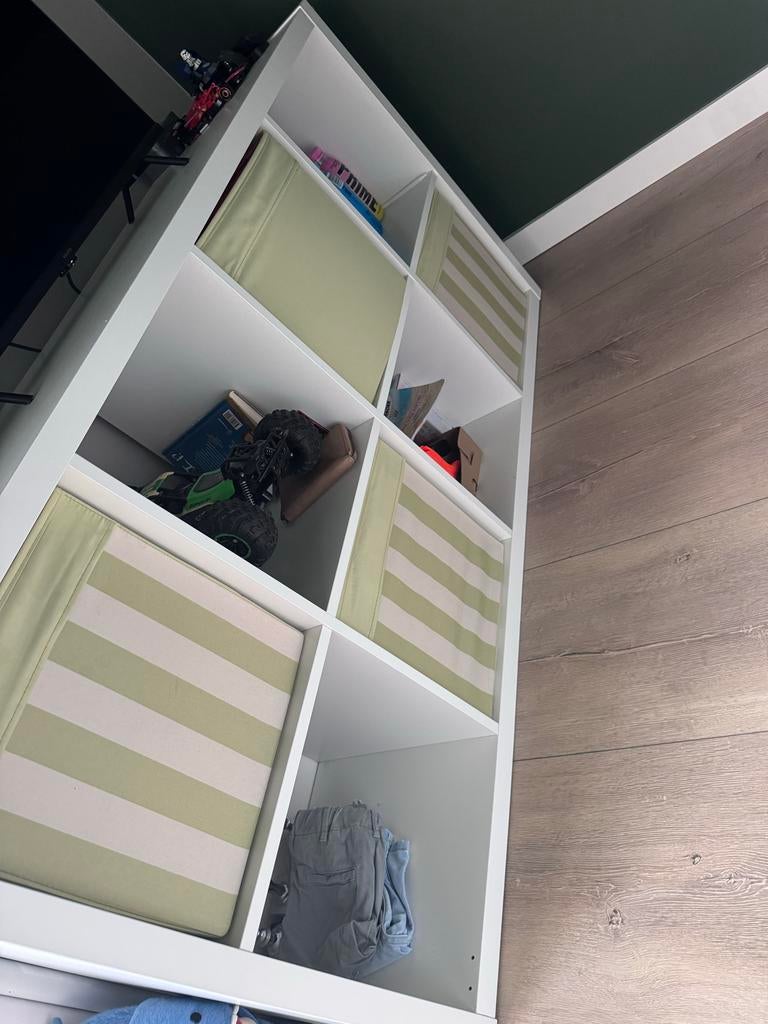 Witte Kallax kast met 8 vakken en opbergboxen, Huis en Inrichting, Kasten | Boekenkasten, Ophalen, Met plank(en), Gebruikt, 100 tot 150 cm