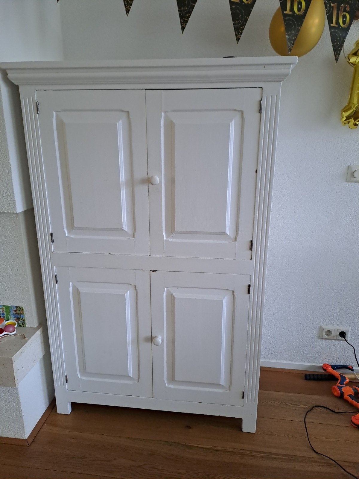 Witte houten kast met 4 deuren, Ophalen, 50 tot 100 cm, Landelijk, 150 tot 200 cm