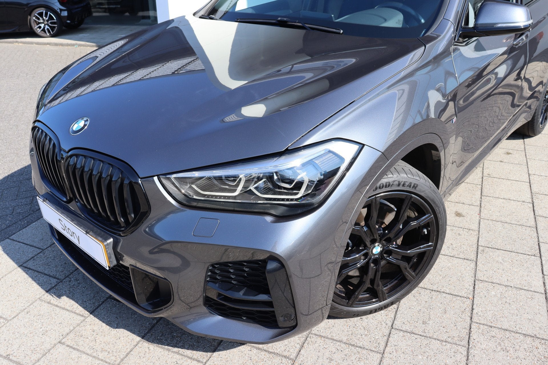 BMW X1 xDrive20i High Executive M Sport Automaat / Panoramad, Auto's, 1998 cc, Gebruikt, 4 cilinders, 2000 kg