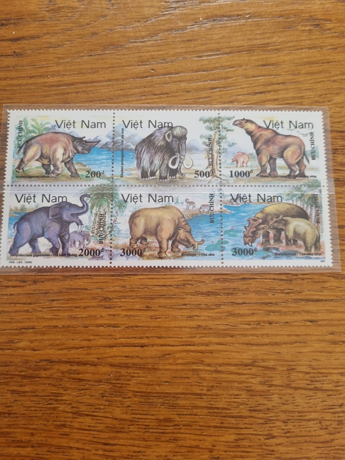 Vietnamese postzegels met prehistorische dieren, Postzegels en Munten, Postzegels | Nederland, Ophalen of Verzenden