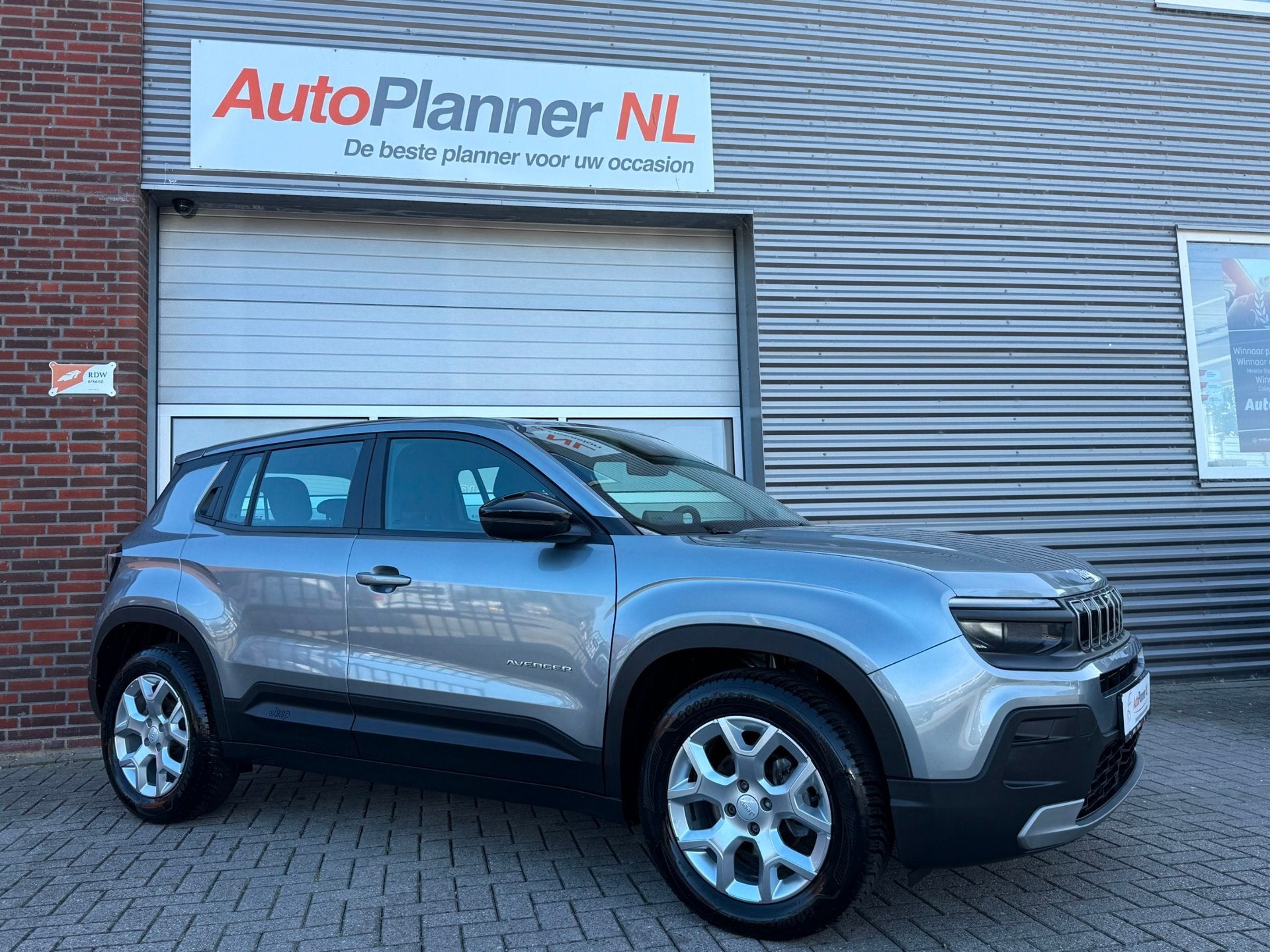 Jeep Avenger 1.2 T-GDI Altitude! 360 Camera! Cruise! Virtual, Auto's, Jeep, Voorwielaandrijving, Stof, Gebruikt, Zwart