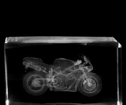 Glazen sculptuur 3D motor laser gravure, TT motoGP souvenir, Minder dan 20 cm, Ophalen of Verzenden, Wit, Beeld
