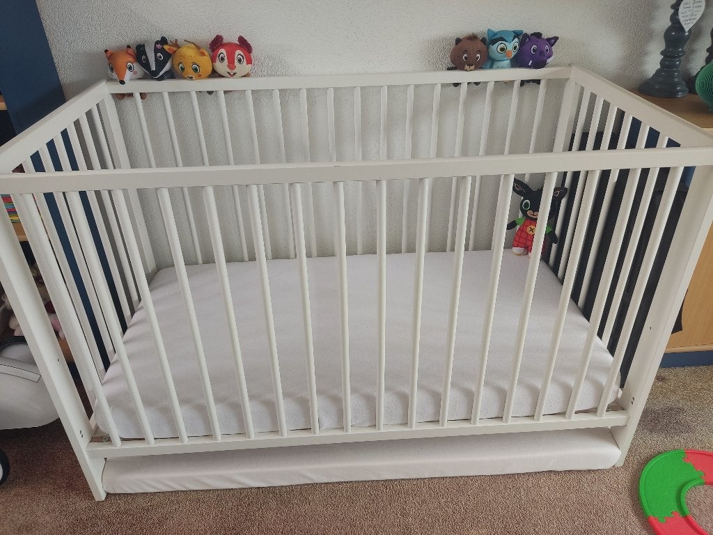 Babybed en commode, Kinderen en Baby's, Kinderkamer | Complete kinderkamers, Ophalen, Zo goed als nieuw, Jongetje of Meisje