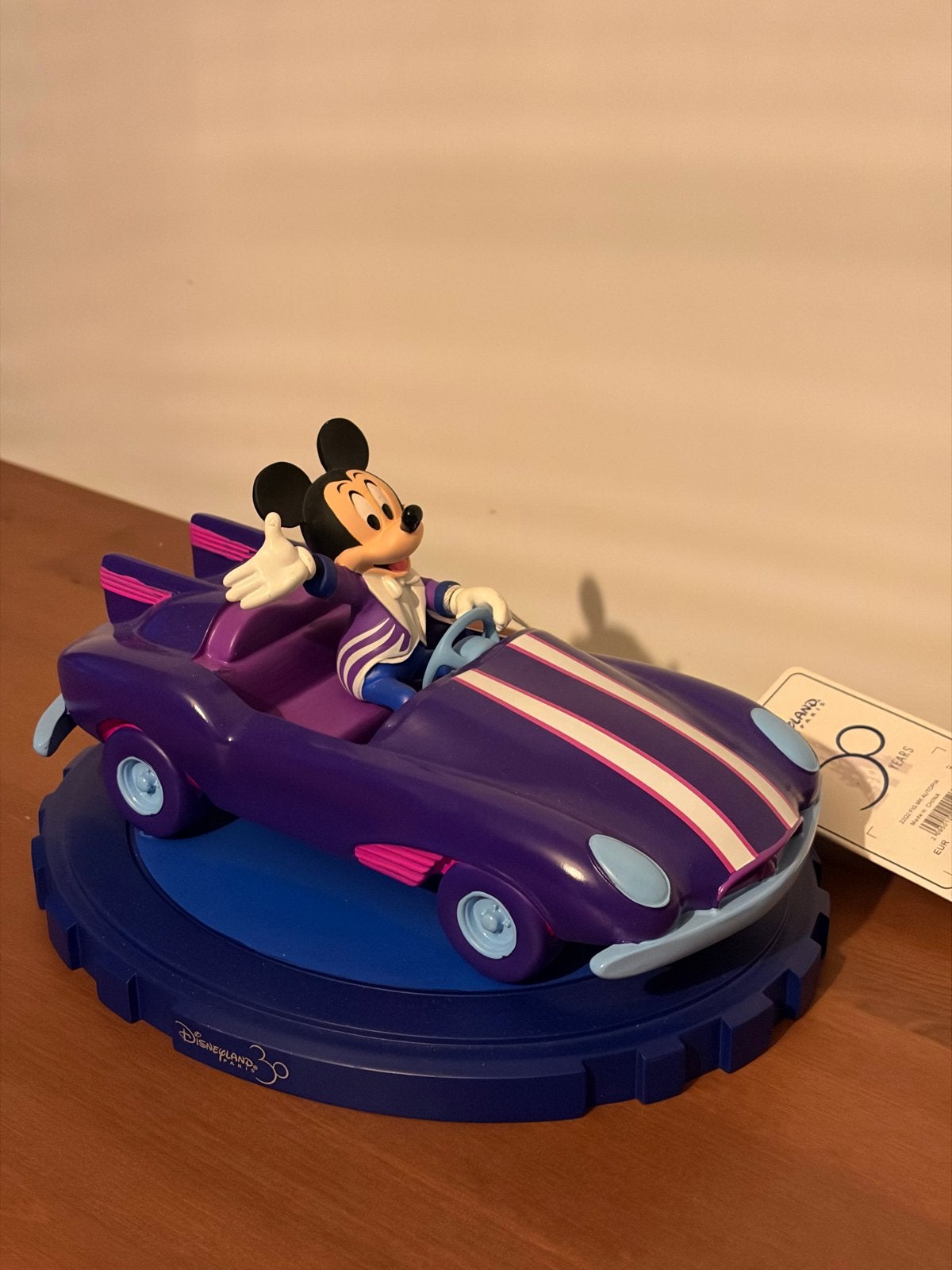 Mickey Mouse in paarse raceauto - Disneyland Paris 30 jaar, Ophalen of Verzenden, Zo goed als nieuw