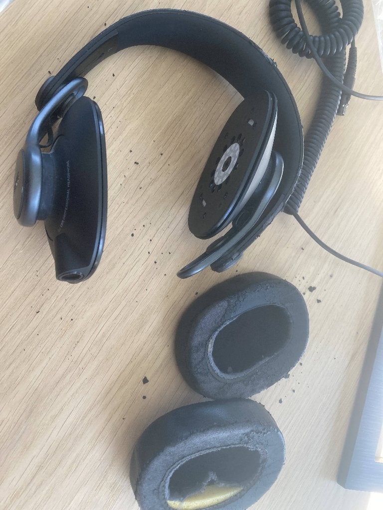AKG K371 studiohoofdtelefoon