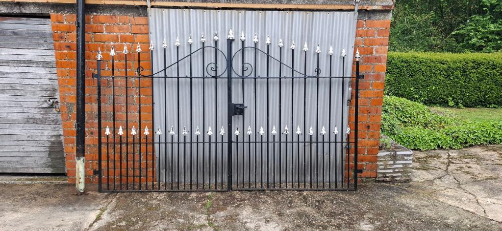 Rustieke Poort smeedwerk, Ophalen, Met poort, Gebruikt, Spijlenhekwerk