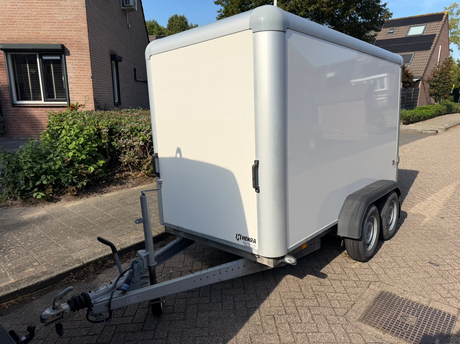 Henra GB27 gesloten aanhanger dubbelas 2700 kg 2020, Ophalen, Gebruikt