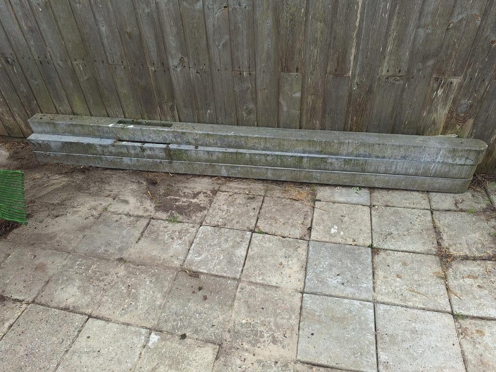 Beton palen voor tuinhek, Ophalen, Overige materialen, Minder dan 3 meter, Zo goed als nieuw