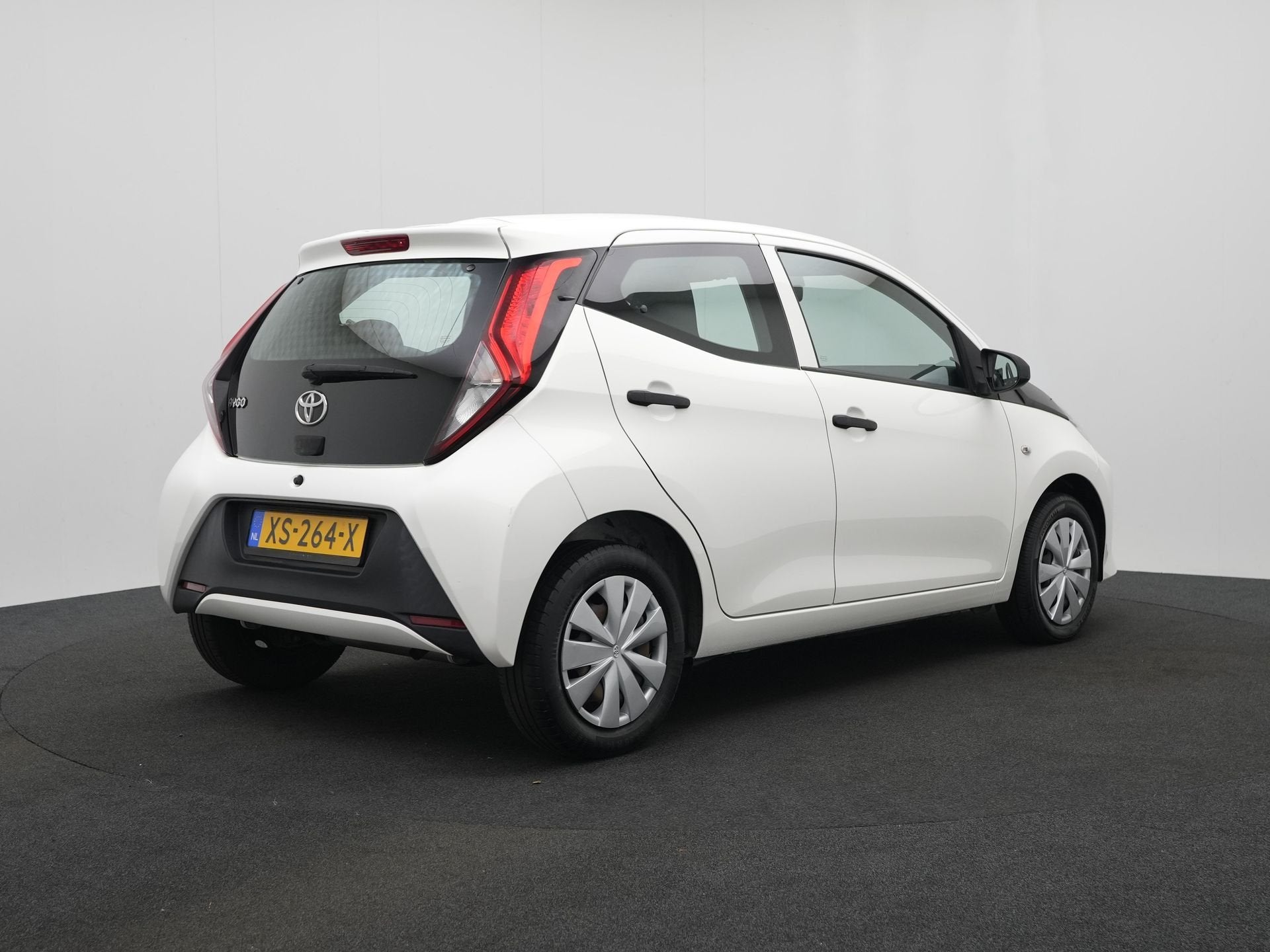 Toyota Aygo 1.0 VVT-i x-fun | NL Auto | Airco | Dealer Onder, Voorwielaandrijving, 12 maanden, Stof, Gebruikt