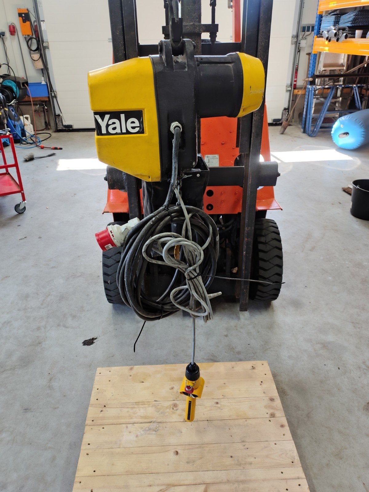 Yale elektrische kettingtakel 500 kg - 1000 kg, Doe-het-zelf en Verbouw, Lieren en Takels, Ophalen, Gebruikt, Elektrisch