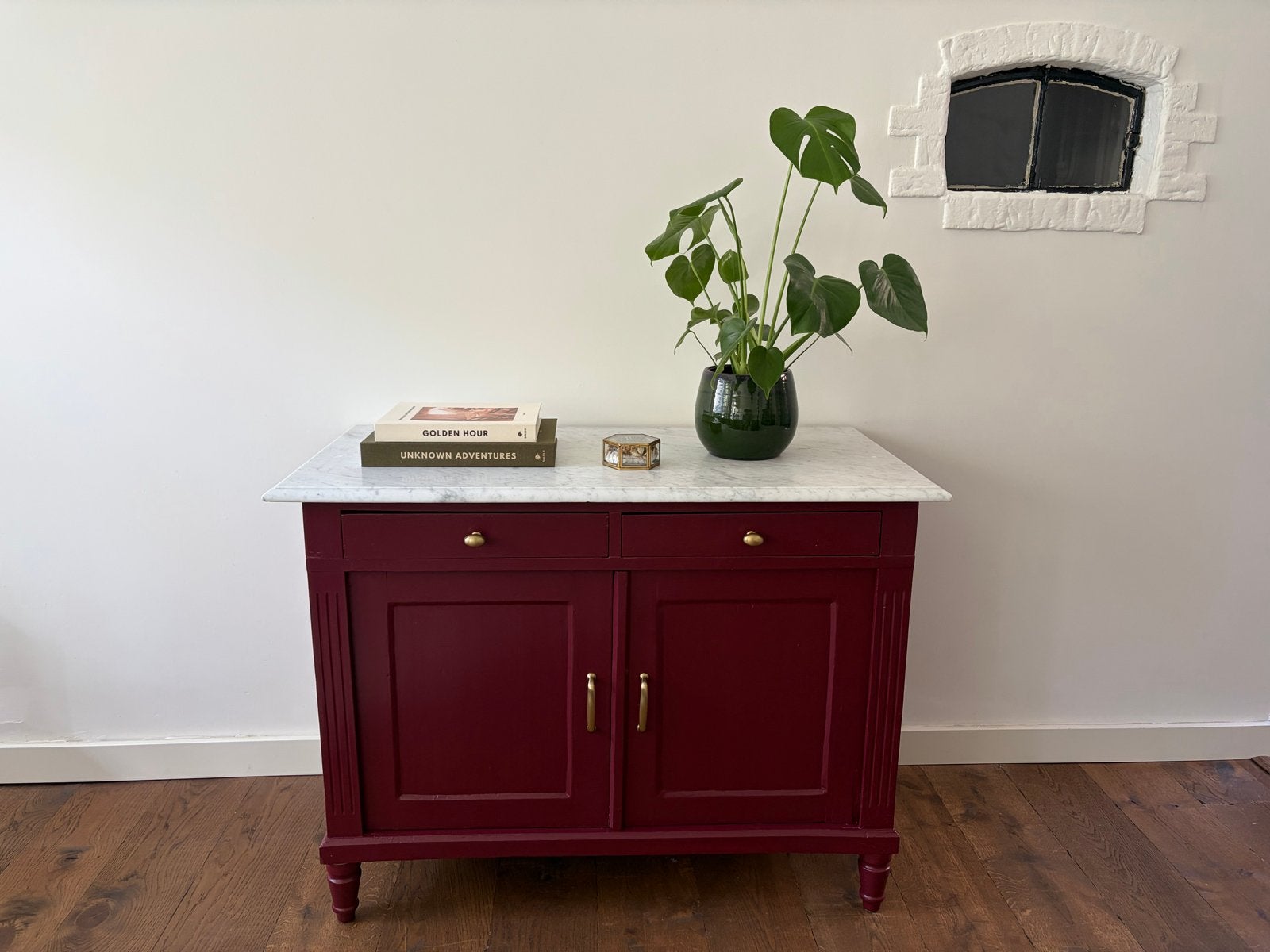 Rood dressoir/kast met marmeren blad, Ophalen, Nieuw, Grenenhout, 50 tot 75 cm