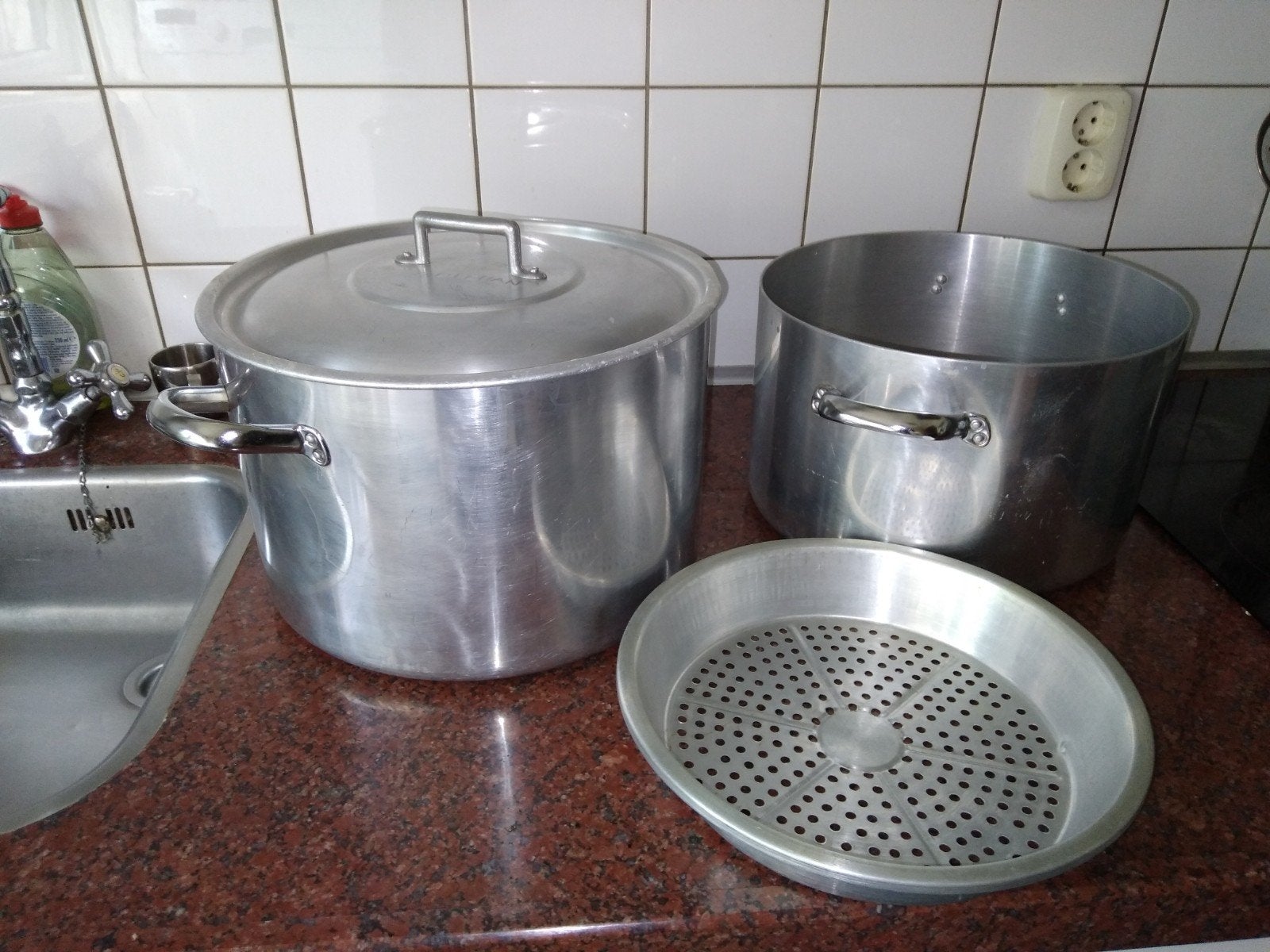 2 aluminium pannen. 28+30cm, Huis en Inrichting, Ophalen of Verzenden